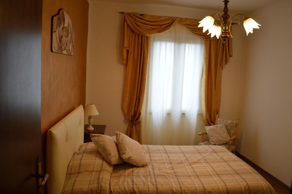 דירות טוריטה די סיינה La Piccola Loggia חדר תמונה