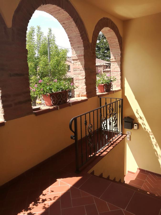 דירות טוריטה די סיינה La Piccola Loggia מראה חיצוני תמונה